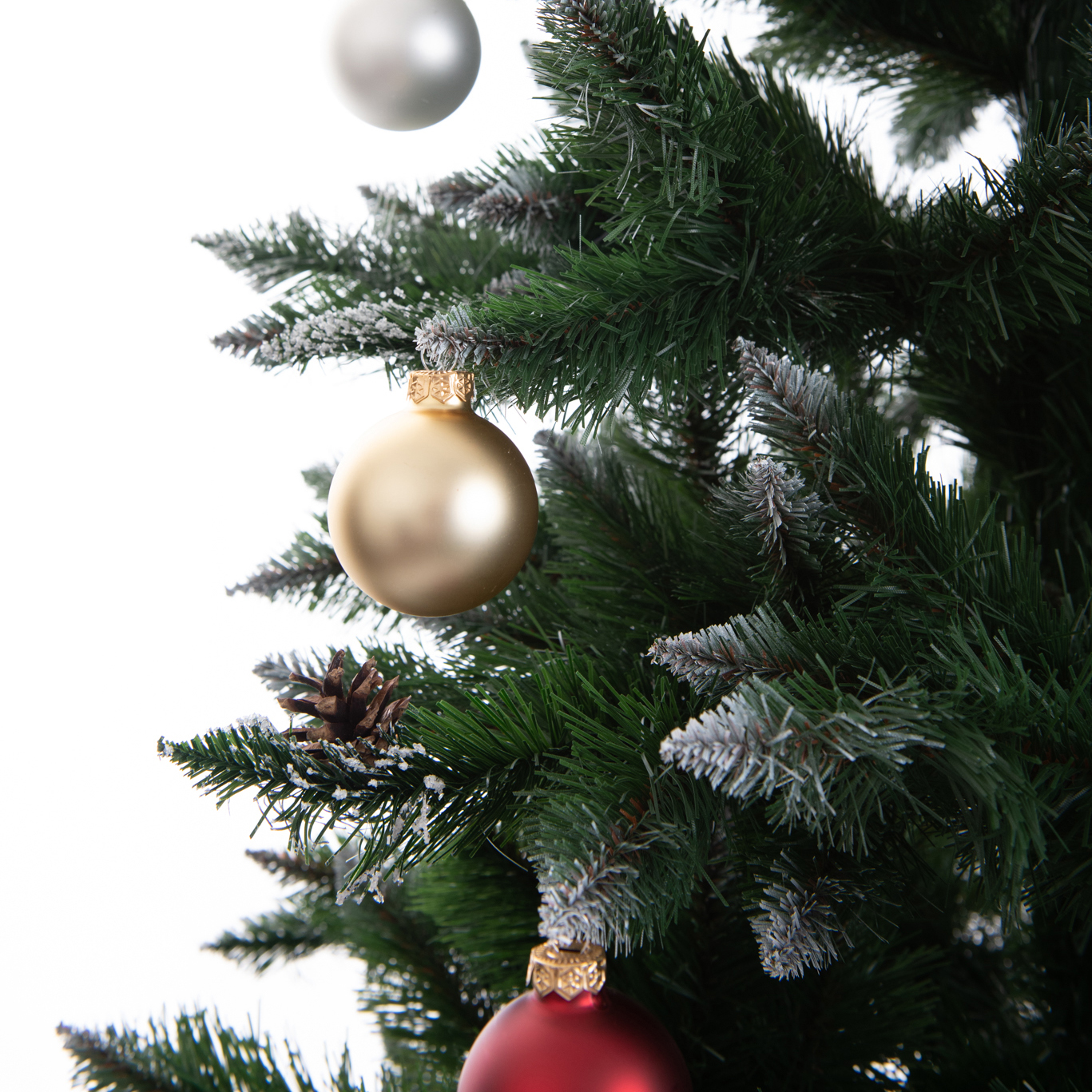 Weihnachtsbaum Bergamo - künstliche Kiefer grün gefrostet mit Brokat und Zapfen